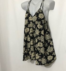 Final Price! EUC Brandy Melville Floral Mini 🌼🖤